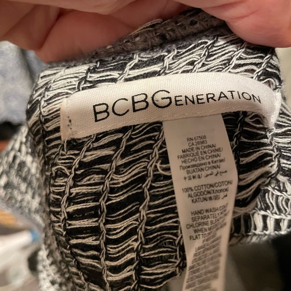 Bcbg tunic sweater with fringe. - Picture 3 of 3